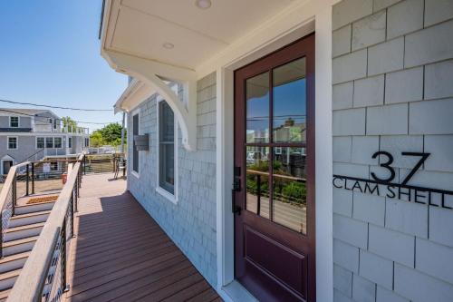 Chatham House | 37 Clam Shell Drive Chatham - Slow M'Ocean