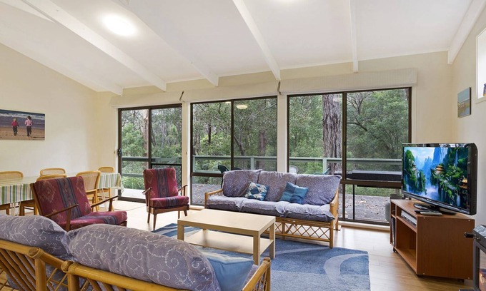 Dalmeny House | 37 Coastal Court - Bush Retreat By the Sea