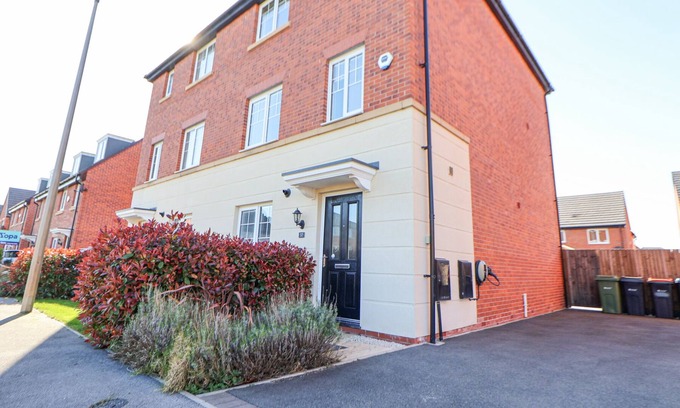 Chester House | 37 DEVANA GARDENS, pet friendly, with a garden in Chester