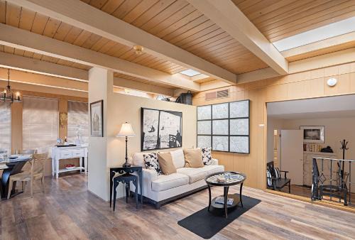 Northwest Carmel Apartment | 3797 Pine Place apts