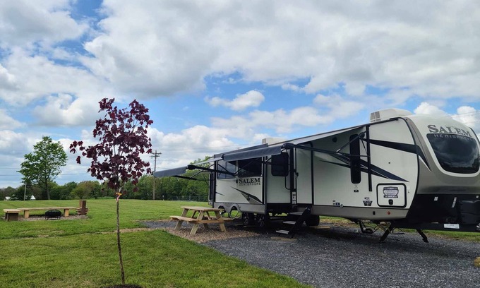 Huntingdon House | 37ft Camper