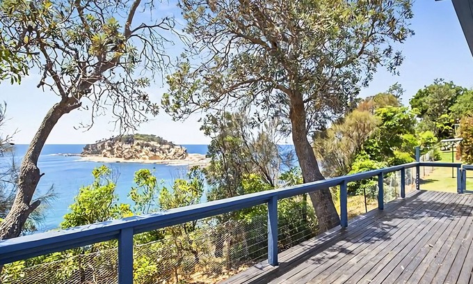 Rosedale House | 38 Cooks Crescent Ocean views from every room