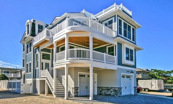 The Dunes House | 3800 sq ft Ocean Side Home with Ocean views - Pool - 6 bdrm - 6.5 bath