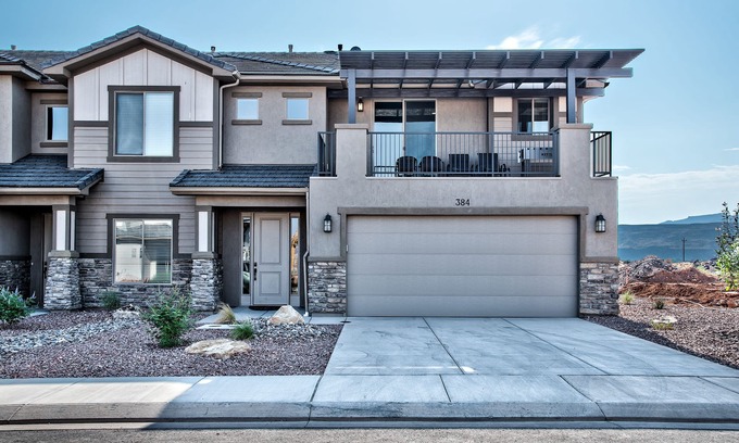Hurricane House | 384 Zion Village Resort 7 Bedroom/5 bathroom Family Retreat w/private Jacuzzi