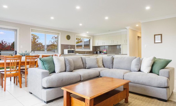 Berridale House | 3A Kunama - 4BR House l Central Location l Aircon l WiFi