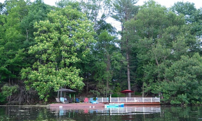 Hopatcong House | 3Acre LakeParadise SwimmingPool & Jacuzzi HotTub!