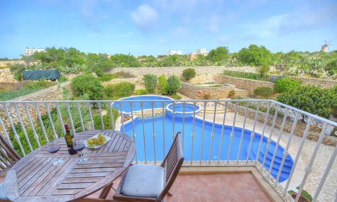 Qala Apartment | 3b/r apt overlooking Valley/Communal Pool ECAR1-1