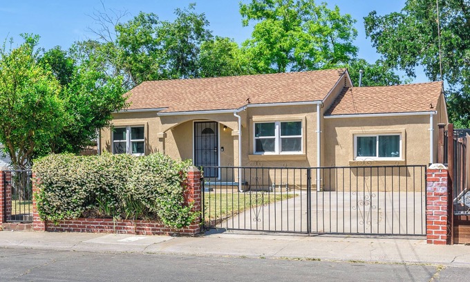 Sacramento House | 3BD/1B Close to Downtown