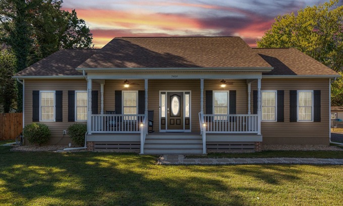 Issue House | 3BD, 2BA Home w/Hot Tub