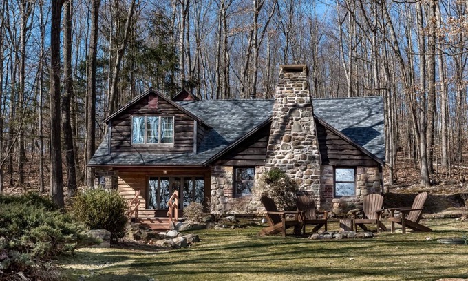 Penn Lake Park House | 3bd 2ba Penn Lake Cabin with Lakeview (Newly renovated) in the Pocono Mountains!