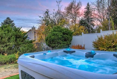 Southwest Colorado Springs House | 3BD Cheyenne Mountain Home w Hot Tub & Grill