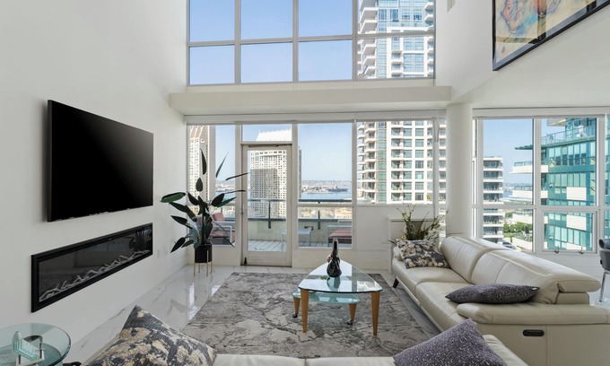 Downtown San Diego Condo | 3bd double story downtown Marina penthouse - near ComicCon!