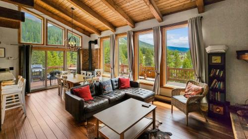 Sherwood Forest House | 3BD Mountain Retreat Near Trails