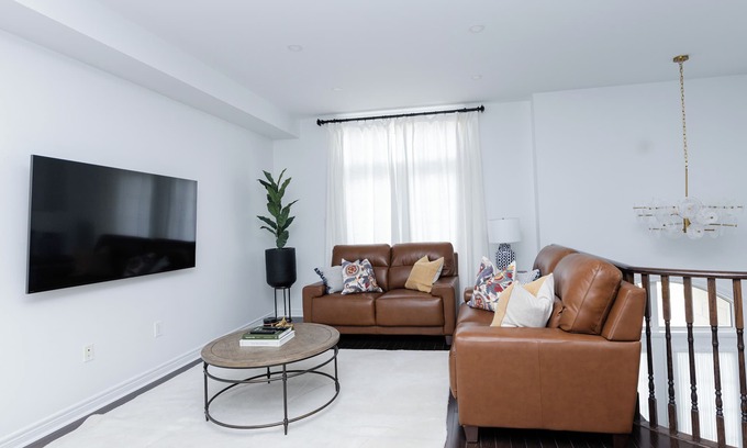 Vaughan House | 3BD Vacation Home in Vaughan