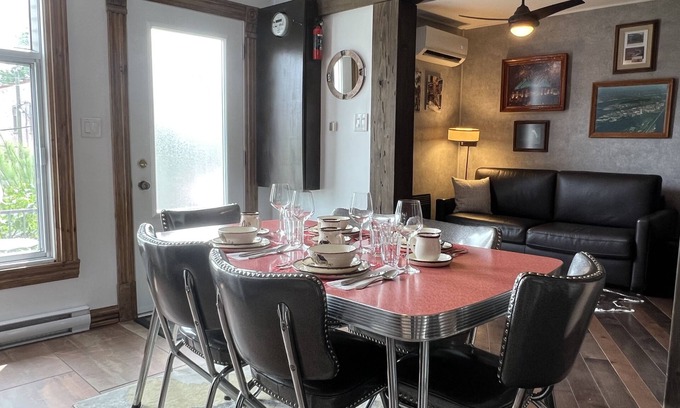 Sainte-Marie Apartment | 3bd WiFi Air conditioning Parking free 5 minutes walk from Frontenac metro