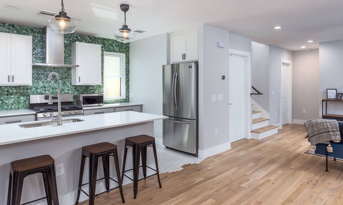 East Cesar Chavez House | 3BDR House Downtown E. Austin Walk to Rainey & CC