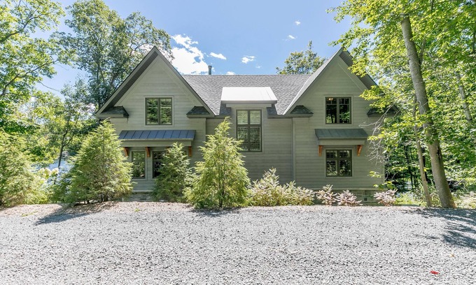Lake of Bays Cottage | 3bdrm 3 bath lakehouse in Dwight. Faces south! All day sun! Unlimited Wifi!