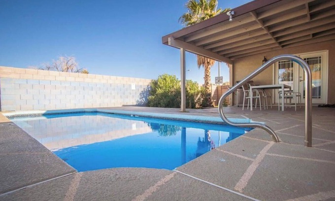 Chinatown House | 3BDRM/3 baths w/Pool 10 mins from strip.Perfect for seasonally/professionals