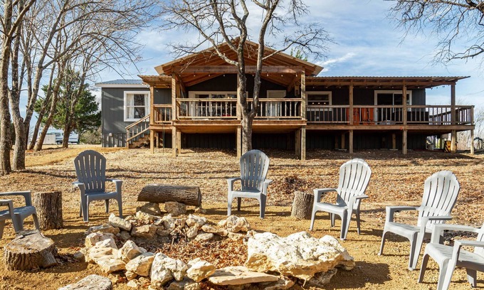 Kingston House | 3Bdrm Cozy Texoma Home w/Boatslip Internet NoPets