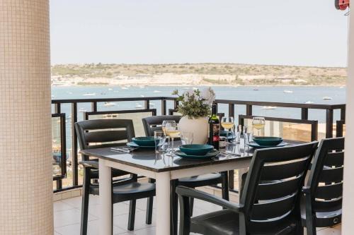 Għadira Apartment | 3bed Apartment Opposite Ghadira Bay By Homely!