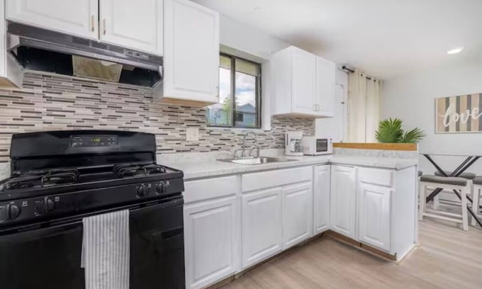 Hartford Condo | 3Bed Hartford Condo Self Check in & Park