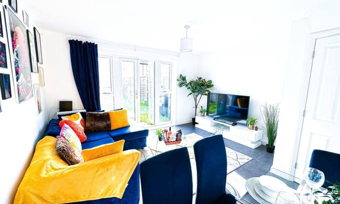 Bordesley House | 3Bed House For Contractors/Large Group Sleep upto9