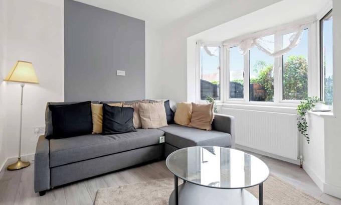 Alfreton House | 3Bed House-Free Parking