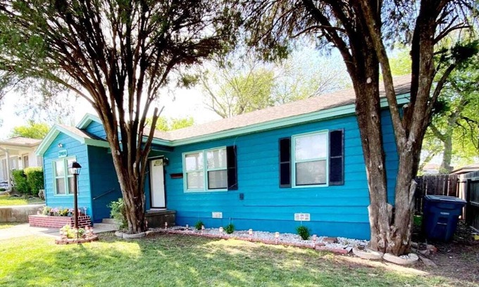 Lawton House | 3bed house Lawton WiFi AC Netflix Cozy private patio quiet Lawton area.Book now