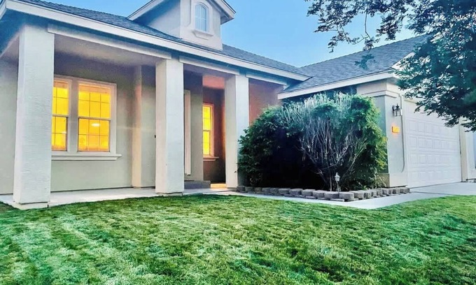 West University House | 3Bedroom/2Bath/Pet OK/Sleeps12