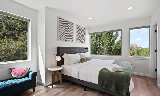 Green Lake Apartment | 3BR 2.5BA Rooftop View Green Lake Hideaway