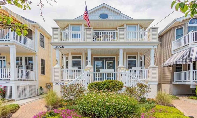 Gold Coast House | 3br- 2 Bath-Gold coast beauty