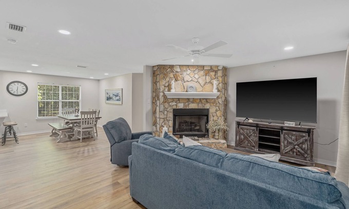 Elberta House | 3BR/2BA House near OWA, Gulf Shores, and Orange Beach, Spacious and Cozy!