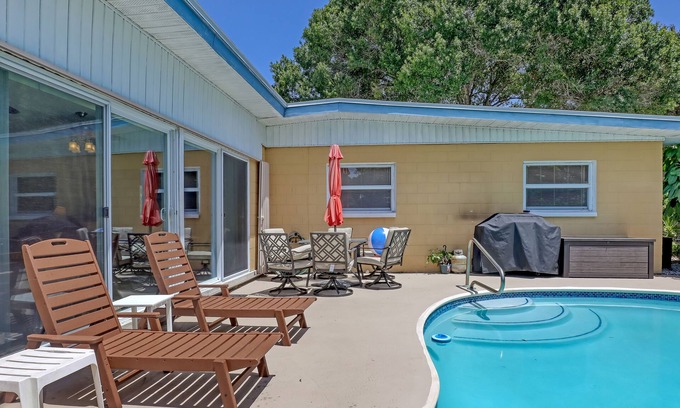Carlton Groves House | 3br./2ba. Residential house, nice fenced, private setting, pool.