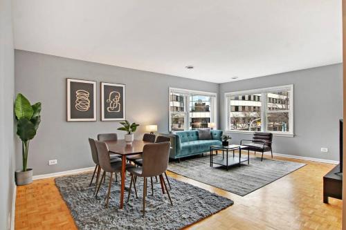 Evanston Apartment | 3BR & 2BA Tranquil Apt in Prime Location - Church 301