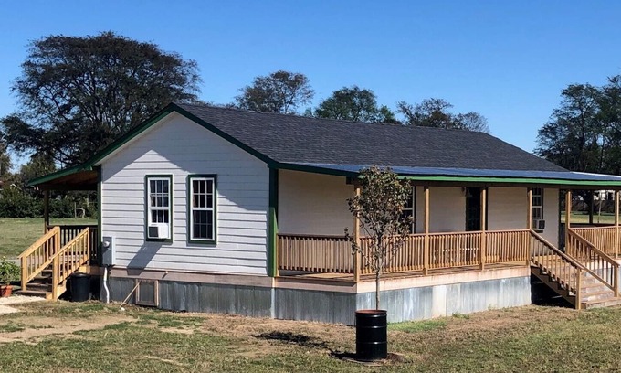 Marion House | 3BR 2Bth house, 1 pet free 2nd pet considered for fee 7 min to d'town Memphis