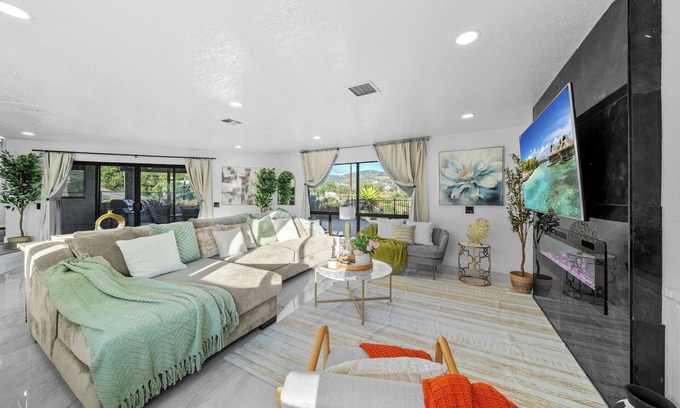 Jamul House | 3BR/2Bth Mountain View, 2500 sqft, King Bed, Garage