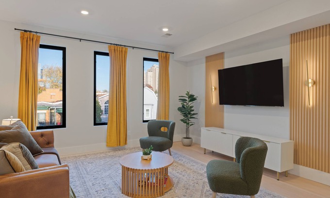 McGinley Square House | 3BR/3BA LUX Penthouse+Roofdeck! Quick PATH Access to NYC
