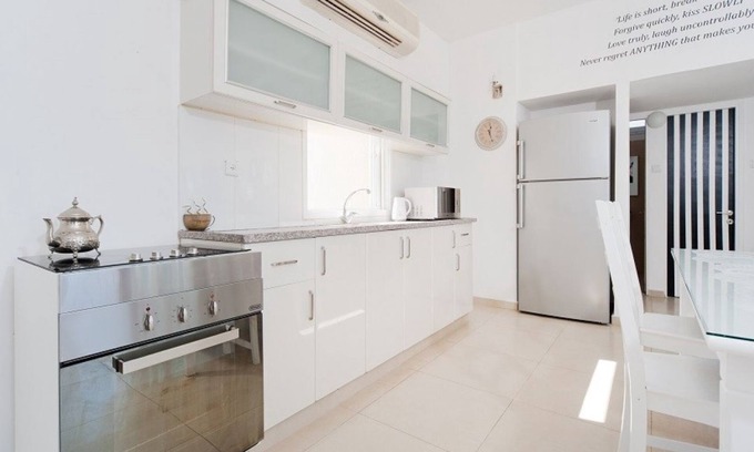 Old North Apartment | 3BR 5 MN WALK FROM THE BEACH - 16 NORDAU BLV