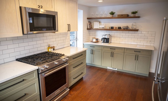 Barths House | 3BR, AC, Hot Tub + Walkable Amenities