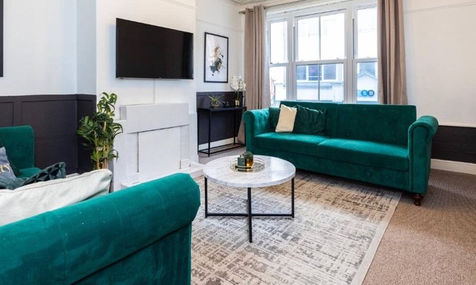 Chelmsford House | 3BR Amazing Home City Centre in HIGH STREET by Luxiety Stays