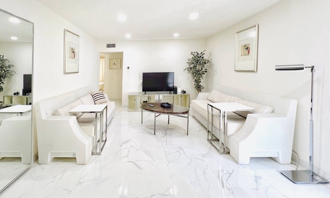 Beverly Green Apartment | 3BR,APARTMENT,Las Vegas,Strip,LVCC,convention,Sphere,WSOP,freeParking,WIFI,Book