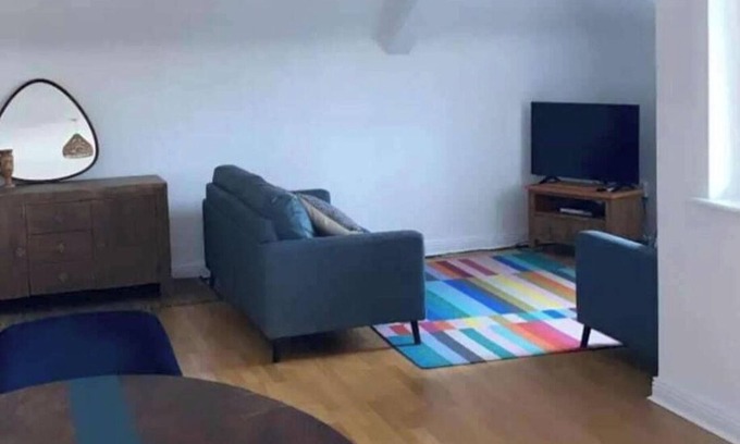 Athy Apartment | 3Br Apartment - Sleeps 7 - Free Parking - Athy