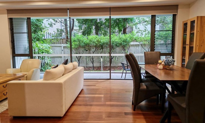 Lindfield Apartment | 3BR APT in heart of Lindfield