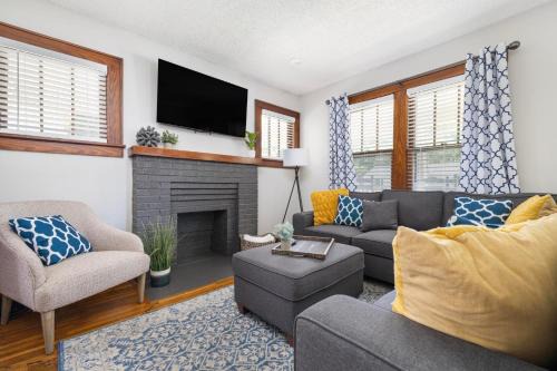 Bristol House | 3BR Bristol Retreat - 2 Blocks from State Street