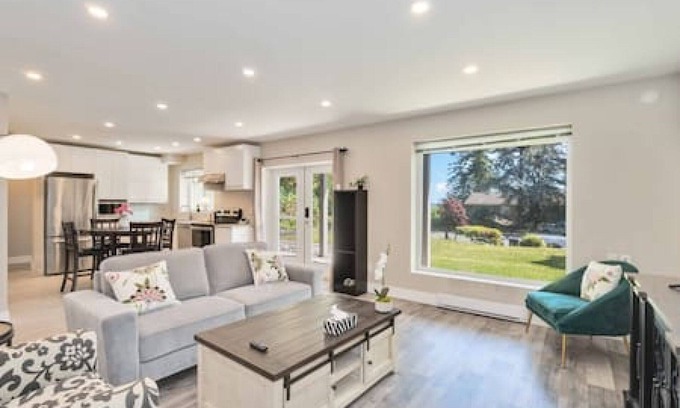Crescent Beach House | 3BR Charming home in Surrey!