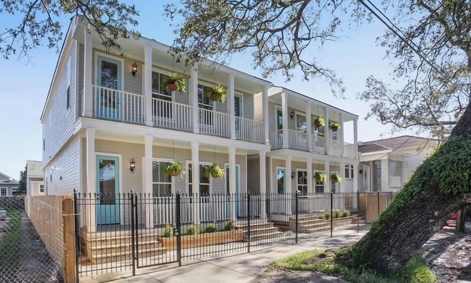 Faubourg Delassize Villa | 3BR Chic Oasis, Heart of NOLA, Pet-friendly