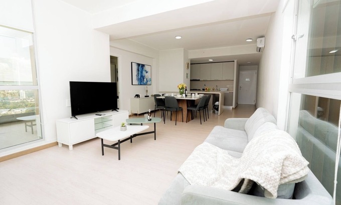 Tumba Vieja Apartment | 3BR Cityview apt, parking and balcony