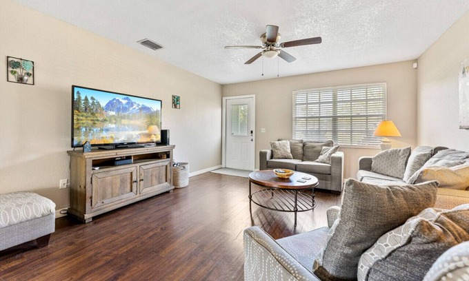 North Port House | 3BR Coastal Escape Near Beaches, Golf & Shops