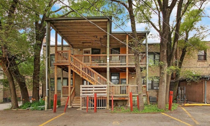 Avondale Apartment | 3BR Comfy Apartment in Logan Square