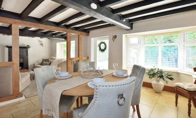 Hereford House | 3BR Cottage by Dewsall Court